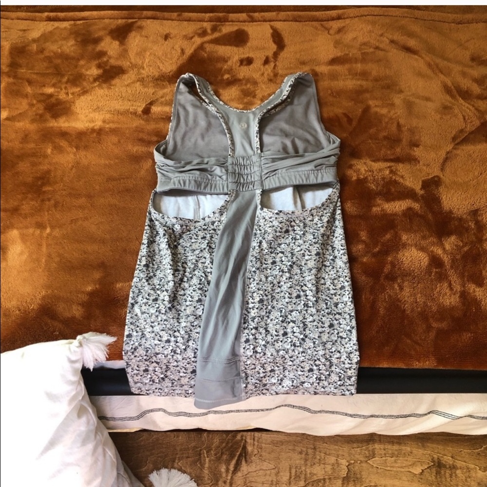 🍑✨Lululemon yoga work out tank size 6